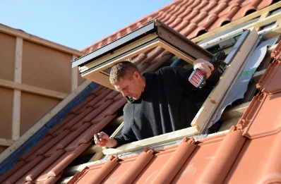 Pose de fenêtres de toit Velux à Réotier